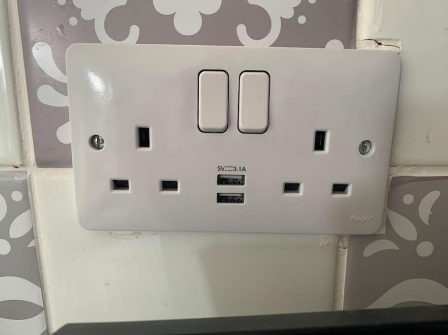 Hugo'S Hideaway Free Wifi Villa Хемсби Екстериор снимка